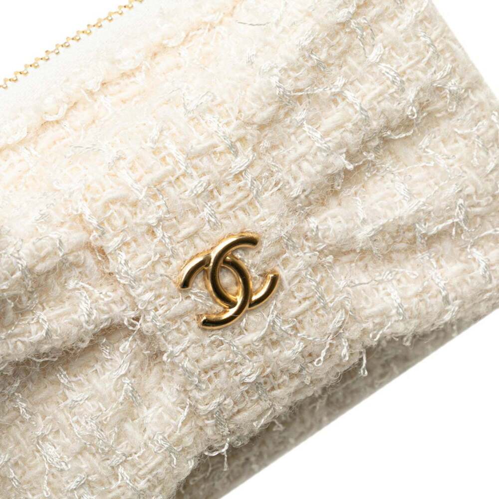 CHANEL White Leather Logo Wallet - Picture 4 of 10